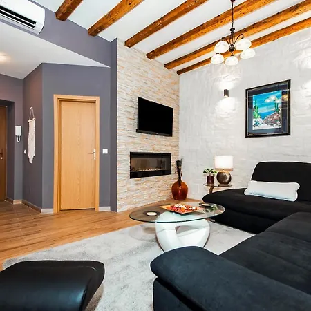 Luxury Kastela Antika Apartment Rovinj